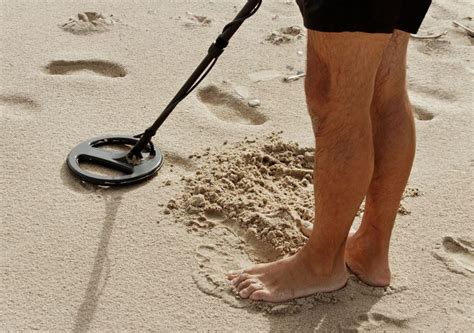 Here are some beach metal detecting tips i have uncovered in my time metal detecting both the however, keep in mind, it is not all glitter and gold because metal detecting on the beach will produce a wide variety of junk as well. Tips for beach hunting with a metal detector