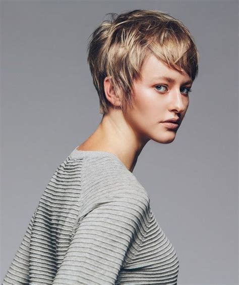 Vor allem ein langer pony. Pixie Cut Haarschnitt: Pixie Frisuren für kurze Haare (2019)