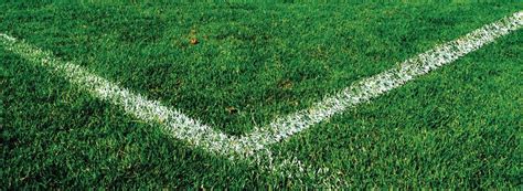 Maar wat heb je aan een voetbalveld zonder goed zichtbare lijnen, dat levert een hoop onduidelijkheid op: Setonline™-belijningsverf voor gras, in spuitbus | Seton NL