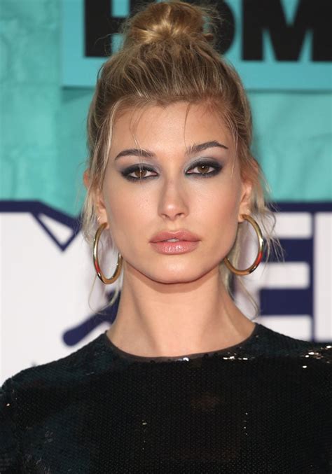 Hailey Baldwin Presents Best Video At Mtv Emas In Dsquared2 Sandals