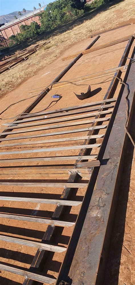 With custom renovations from a trusted custom home builder pacific palisades, you can transform your existing home into a dream home. Fabrication of palisade fencing | Palisade fence, Wood ...