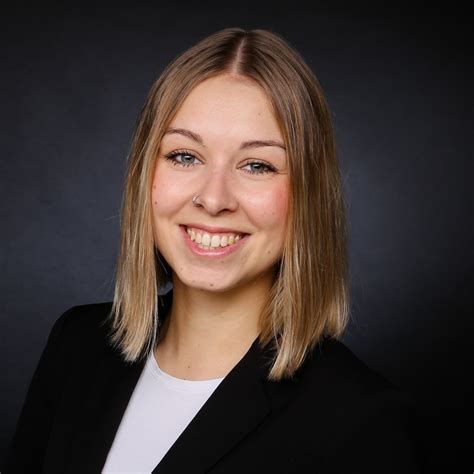 Die iubh duales studium ist eine staatlich anerkannte private hochschule mit 28 standorten in deutschland und einem virtuellen campus. Lisann Böttcher - Tourismuswirtschaft - IUBH Duales ...