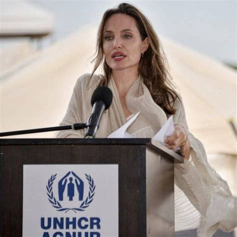 الممثلة الأمريكية أنجلينا جولي حقوق الإنسان في العالم كذبة كبيرة صحيفة الوطن