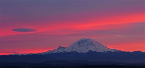 Mt. Rainier viewed from Maple Valley, Washington. Photo by Thad Jackson