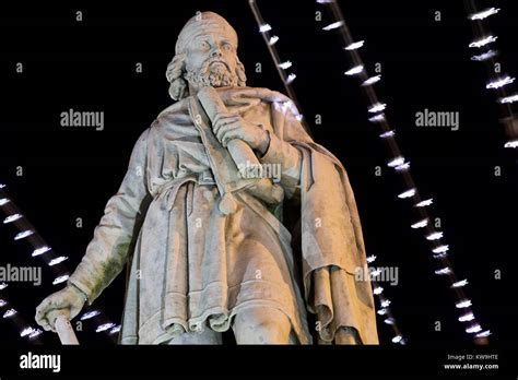 Statue Of Alfred The Great Wantage Market Place Stock Photo Alamy