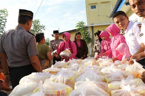 Proposal usaha atau bisnis memiliki susunan yang tidak sama dengan proposal kegiatan. Contoh Proposal Kegiatan Bazar Sembako Murah - Berbagi ...