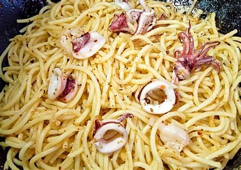Pasta ini punya rasa yang khas dan cocok untuk anda yang ingin makan berat tapi tak ingin terlalu kenyang. Resepi Olio Aglio Sedap - Resepi Bergambar