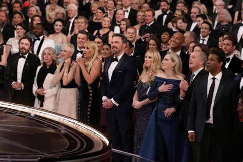 See How The Oscars Crowd Reacted To Shocking Best Picture Mistake Premios Oscar Premios Cine