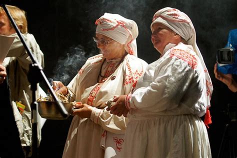 Folk Costumes Of Lasowiacy Poland Source Polish Folk Costumes