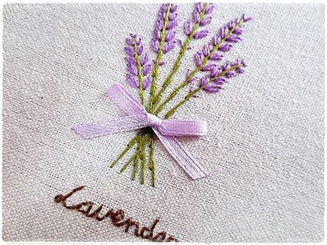 They would look great on household linens (guest towels, table runners, table cloths, & cutwork pieces come to mind) or even as accents on clothing. Broderie main au cerceau bouquet de fleurs par ...
