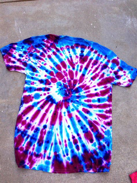 Explore more like sunburst tie dye patterns. Jedi Craft Girl: Tie-Dye 101 {the classic spiral|} | Diy ...