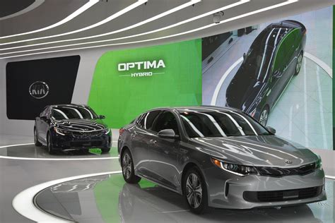 2017 Kia Optima Hybrid Unveiled With More Compact Battery And 2 Liter