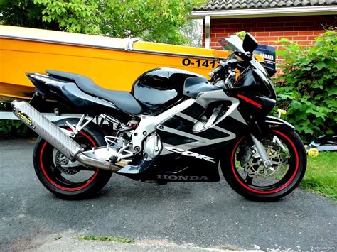 The most accurate 2000 honda cbr600 f4s mpg estimates based on real world results of 75 thousand miles driven in 18 honda cbr600 f4s. Honda CBR 600 F F4 600 cm³ 2000 - Oulu - Moottoripyörä ...