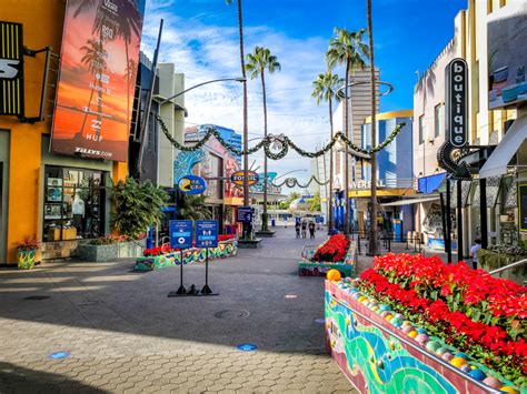 PHOTO REPORT: Universal CityWalk Hollywood 12/8/20 (Christmas