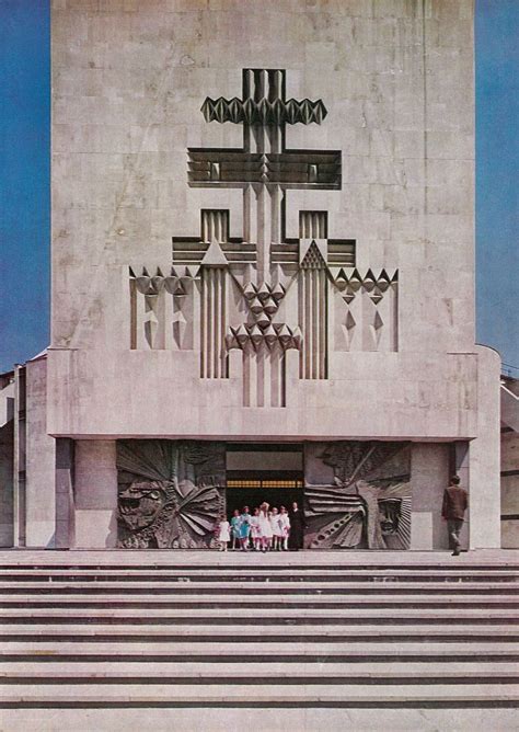 ‪an incredible building.‬ 8,979 חוות דעת. William Mitchell - Carved Bell Tower and Sliding Doors ...