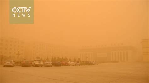 Massive Sandstorm Engulfs Northwest China Youtube