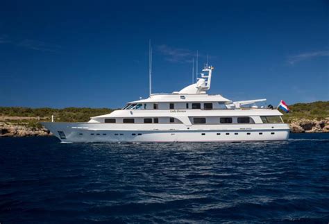 244650177) is a yacht that was built in 2000 ( 21 лет ). Motor yacht Lady Duvera - Hakvoort - Yacht Harbour
