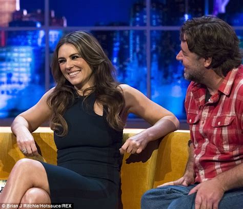 Elizabeth Hurley Gets Kiss From Russell Crowe On The Jonathan Ross Show Daily Mail Online