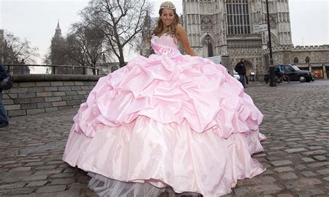 big fat gypsy weddings bride takes to the streets in 12 stone dress to celebrate return of hit
