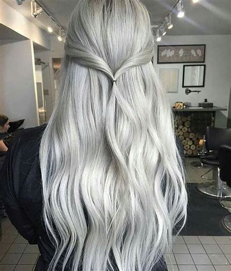 pin by 🔥konner🔥 on cabelos silver hair color long hair styles silver grey hair color