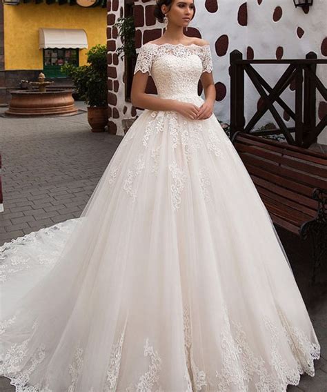 Elegant Off The Shoulder Short Sleeves Ball Gown Lace Wedding Dress