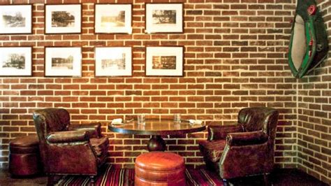 Já esteve em bar des artistes? Restaurant Le Café des Artistes - Hôtel Les Étangs de ...