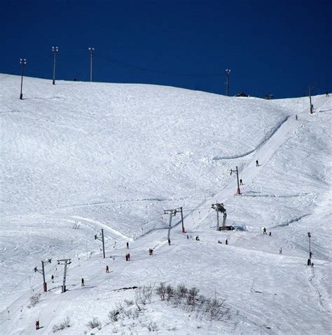 En snøskavl løsnet, og en person falt flere hundre meter ned fjellsiden på ystevasshornet i sykkylven torsdag kveld. Fjellsetra, Sykkylven