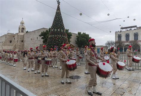 Bethlehem Christmas Parade Goes On But No Crowd Sees It Northwest