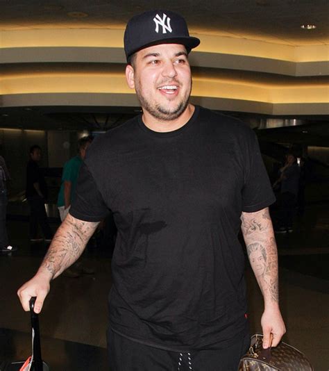 Rob Kardashian Poses Shirtless In New Poolside Selfie See The Pic