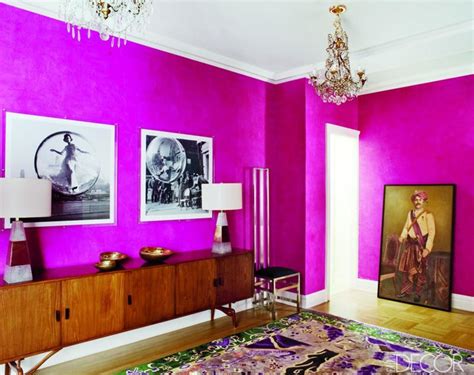 Shocking Pink And A Great Rug Hot Pink Walls Home Interior Design