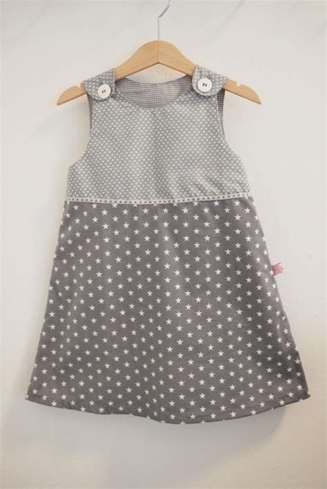 Explore talem21's photos on flickr. Mädchenkleid Kleid 104 grau Sterne Punkte | Kinder kleidung nähen, Mädchenkleid, Kinder kleider