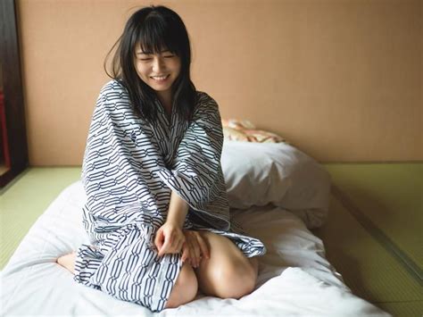 欅坂46長浜ねる（19）が、12月19日発売の初写真集「ここから」（講談社）で、浴衣姿での“寝起きショット”を披露している。12日、写真集の先行ショットが解 日刊スポーツ新聞社のニュース