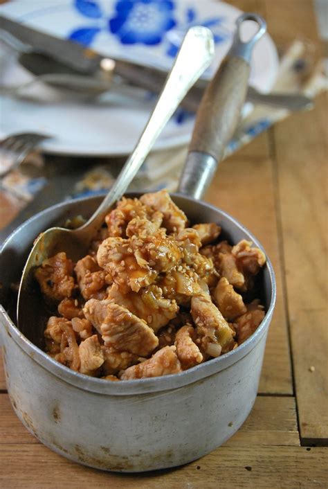 Dinde à la sauce épicée sucrée-salée et sésame Recette