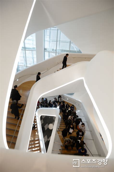 세계적 건축가 자하 하디드 별세그녀가 디자인한 대표적 건축물 사진으로 보니 Daum 부동산