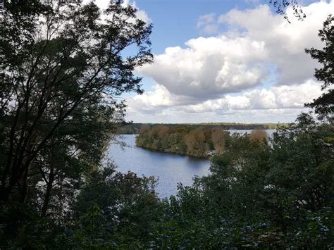 Der havelhöhenweg im grunewald nahe dem zentrum von berlin ist eine wunderschöne wanderung, die deine beinmuskeln bei ihrem ständigen auf und ab fordert und deine anstrengungen mit tollen. Havelhöhenweg - Berlin, Deutschland | Wanderweg | Komoot
