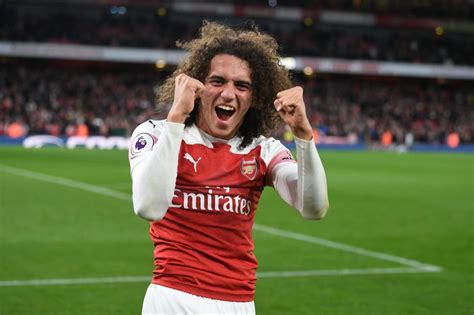 When @matteoguendouzi met @ianwright0 pic.twitter.com/psxkrgpnte. Arsenal man Matteo Guendouzi celebrates in car with ...