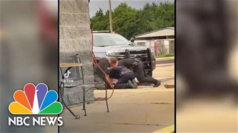 arkansas officers suspended following controversial arrest caught on video youtube