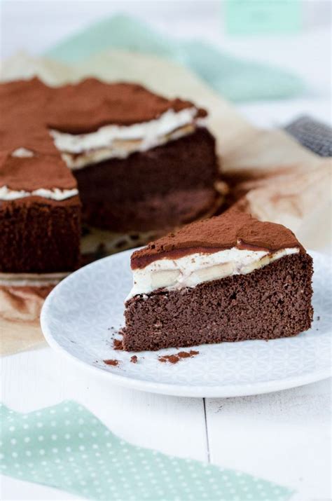 Die muffins sind weich und locker und daher perfekt für baby led · dieser fruchtige kuchen ohne zucker und butter ist schön saftig, nur leicht süß und schmeckt dezent nach kokos. Gesunde Bananen-Schokotorte - ohne Zucker, ohne Mehl ...