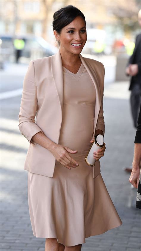 Pregnant Meghan Markle Leaves National Theatre In London 01302019 Hawtcelebs