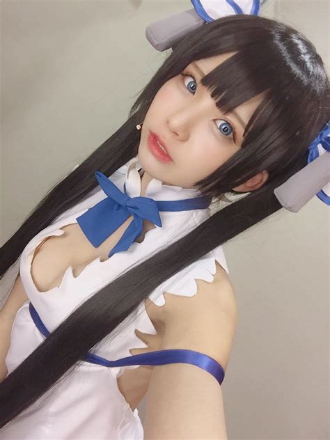 ⟨ki1ka yu⟩ → ⟨ki1ko2yu⟩ → */kʲikəju/ → /kikoju/ → /kikojeru/ → /kikoeru/. ボード「えなこ（cosplayer）」のピン