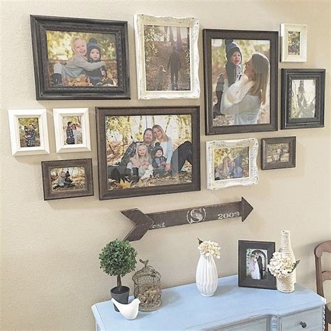 We all have family photos that we love. 50 Cool Ideas to Display Family Photos on Your Walls ...