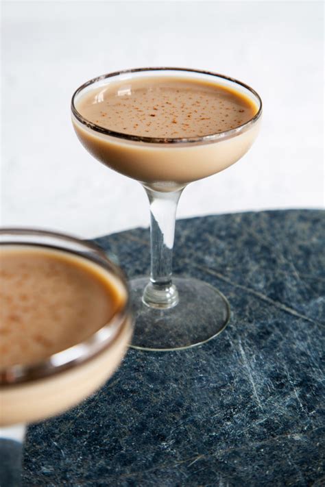 Classic Cocktails: How to Make a Brandy Alexander