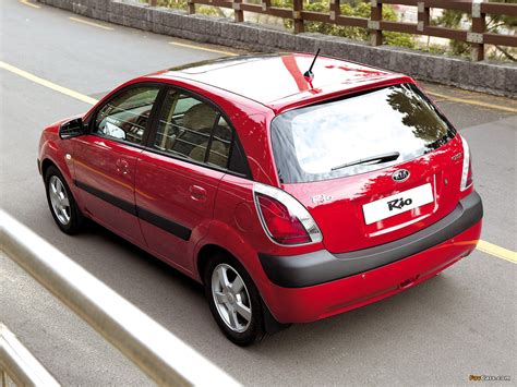 At edmunds we drive every car we review, performing road tests and competitor comparisons to help you find your perfect car. Kia Rio Hatchback (JB) 2005-09 pictures (1280x960)