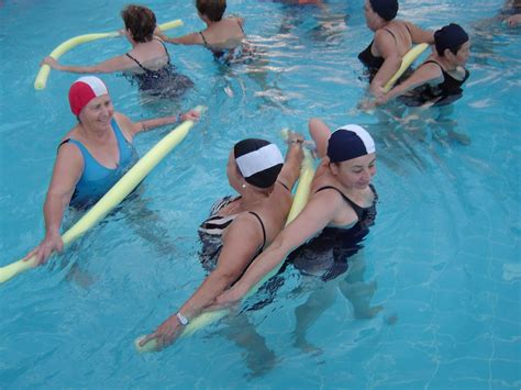El presente trabajo está encaminado a realizar un proyecto físico recreativo donde el adulto mayor participe y logremos con ello mejorar el bienestar físico recreativo de nuestro abuelos y lograr a través de estos ejercicios una prolongación de la vida para ellos. LA CARLOTA DEPORTES: Piscina