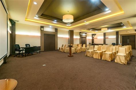 Selain berpakaian yang rapi dan sopan, anda juga harus menguasai posisi yang ingin anda lamar. Kecapi A Room Sofyan Hotel Tebet - Amicale Stay