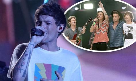 Louis Tomlinson Is Reunited With 1d Bandmates At X Factor Final Louis