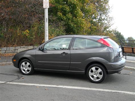 2005 Ford Focus Photos, Informations, Articles - BestCarMag.com