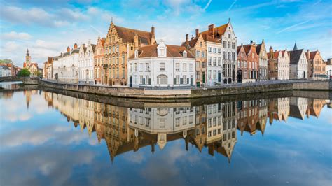Bâtiments Se Reflétant Sur Les Canaux De Bruges Belgique Bing Gallery