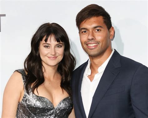 The actor discussed her relationship with rodgers on the tonight show starring jimmy. Why Did Shailene Woodley and Her Ex-Boyfriend Ben Volavola Break Up?