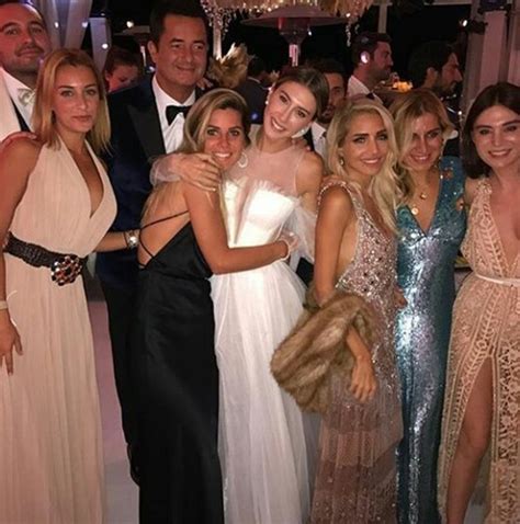 Acun ilıcalı ile şeyma subaşı, fransa'nın sahil kasabası st.tropez'de gerçekleşen törenle çift yaklaşık 250 davetlinin katılımıyla düğünlerini gerçekleştirdi. Acun Ilıcalı ile Şeyma Subaşı Fransa'da evlendi (Şeyma ...
